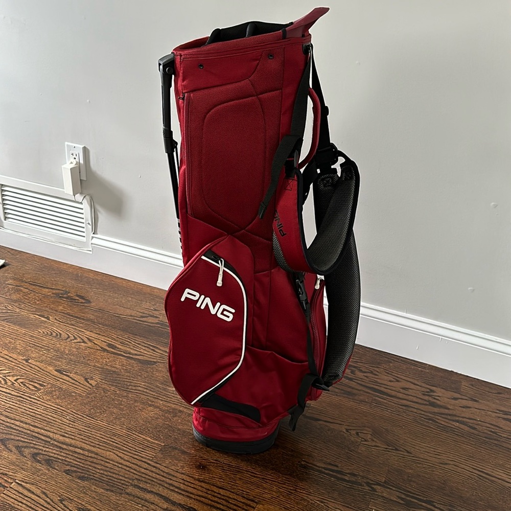 PING Hoofer 2023 model. Like new. Purchased in July.